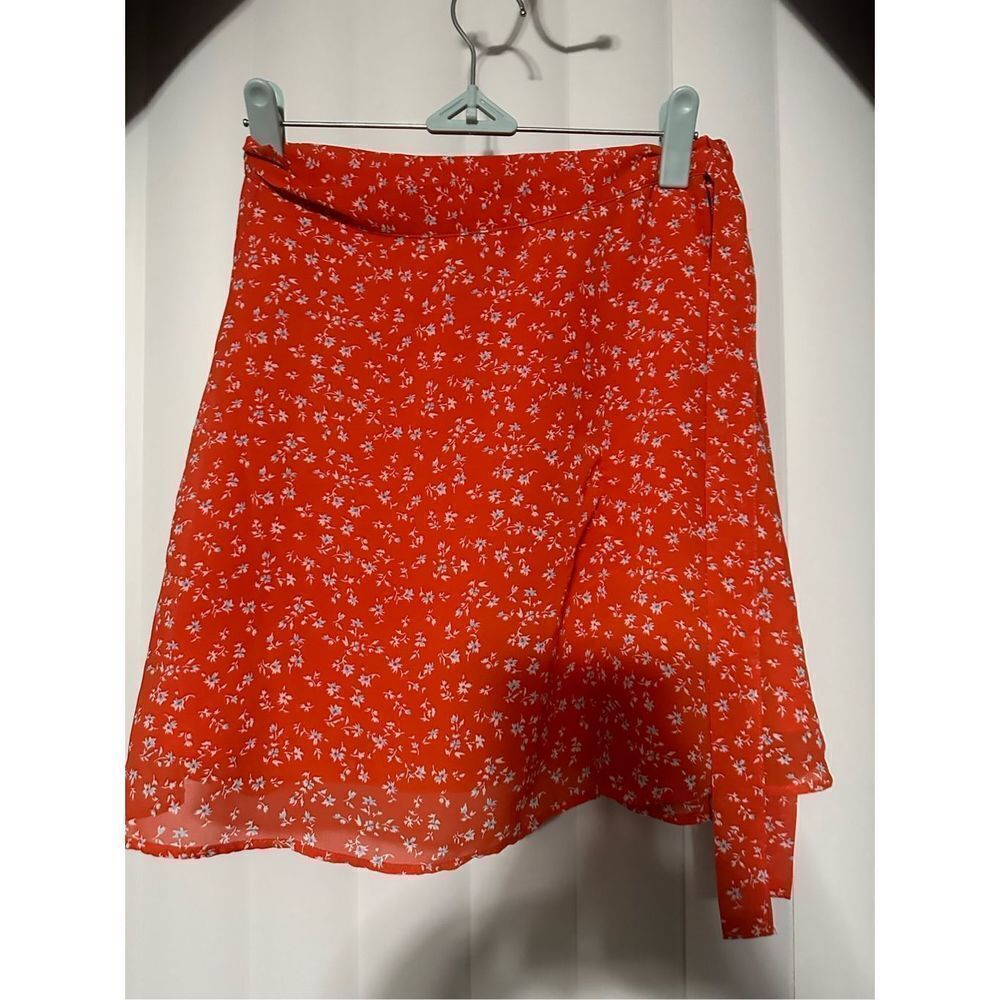 Forever 21 floral tie skater style skirt